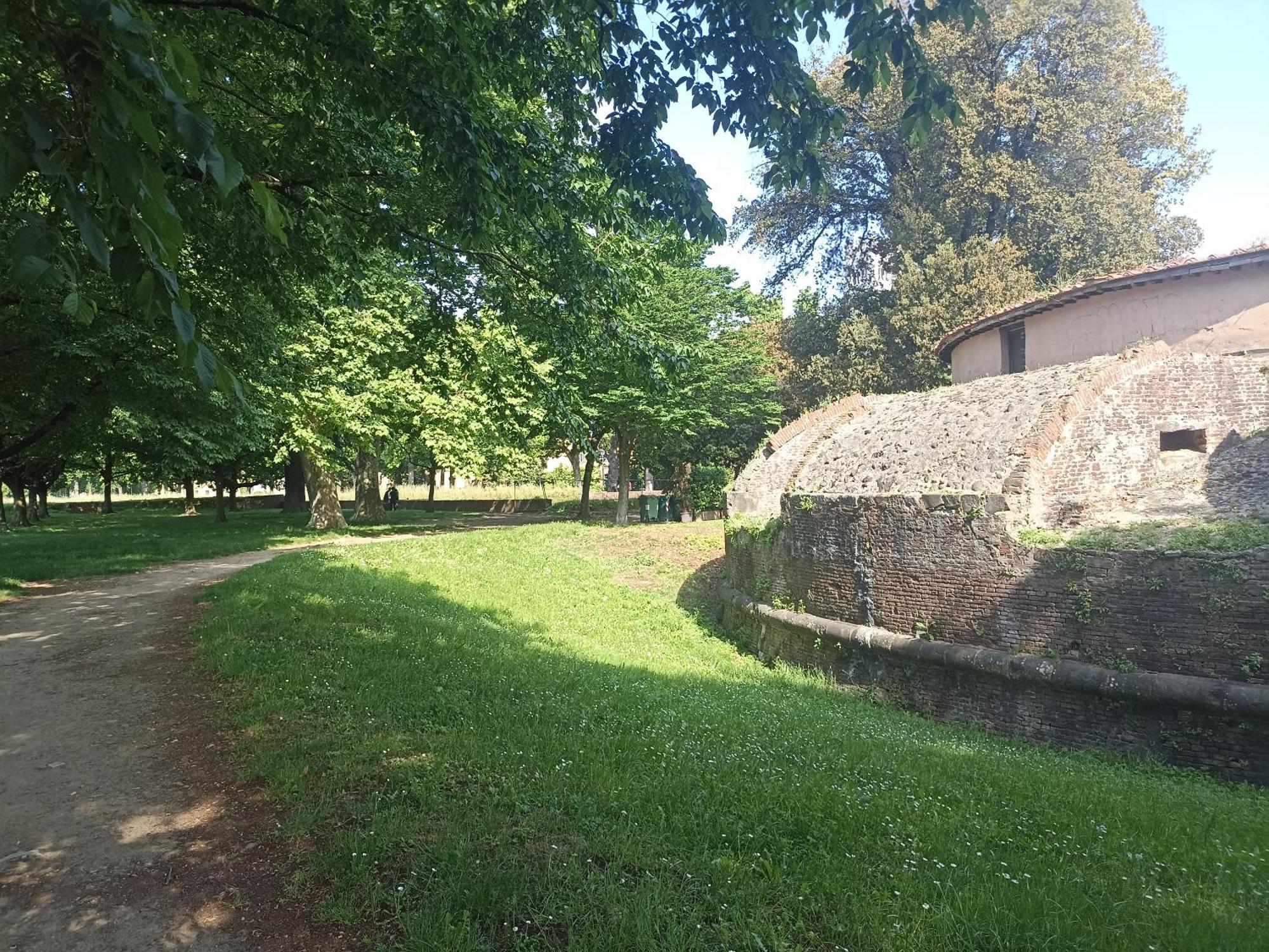 Gem In The City Center Of Lucca With Air Conditioning - Exclusive Ground Floor House Inside The Walls Close To Botanical Garden And Piazza San Martino Villa Eksteriør bilde